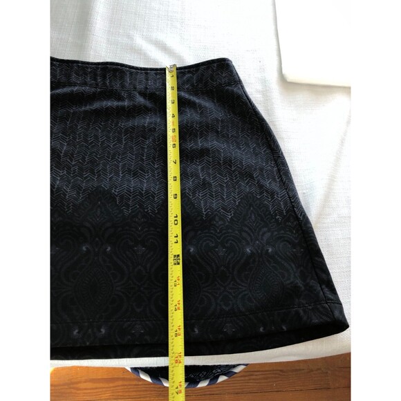 Athleta Size XS Fleece Lined Black Tech print Athletic mini skirt - Picture 8 of 9